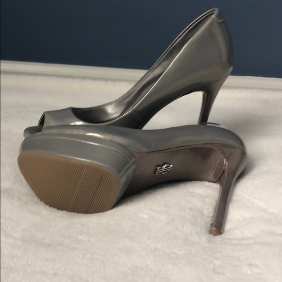 Jennifer Lopez Platinum Heels 👠 - Picture 2 of 3